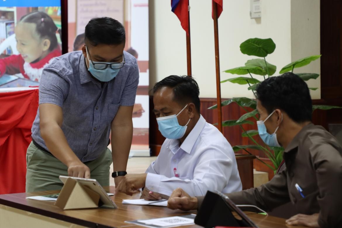 Teachers being trained in how to use Khang Panya Lao in their classrooms as well as a teaching and learning resource for use at home. Lao PDR. Credit: UNICEF Laos/2021/KSaypaseuth